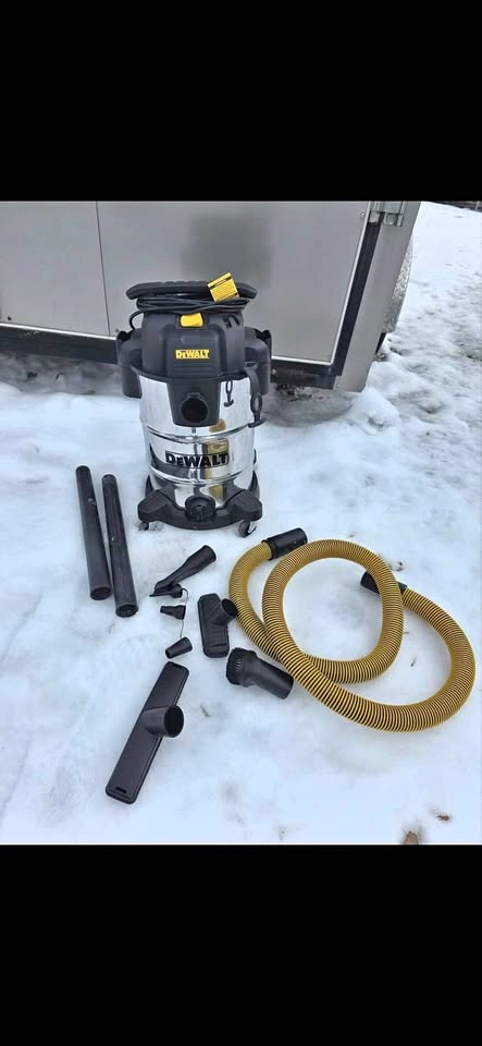 Dewalt 8Gallon Wet/Dry Vacuum For Sale