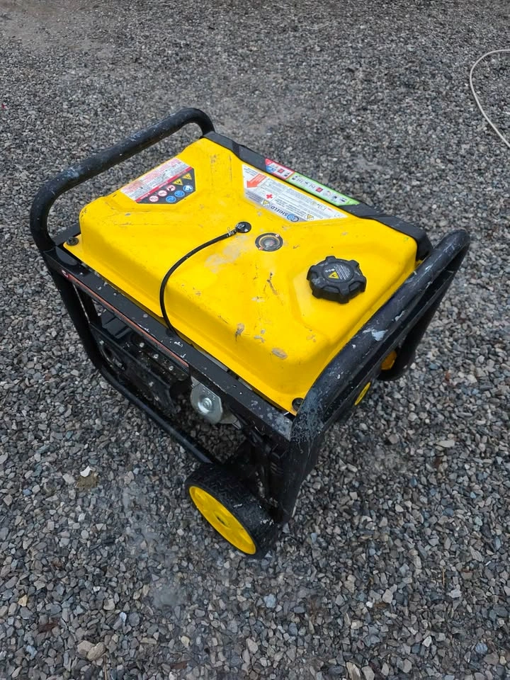Champion 11,250 W Peak Portable Generator - photo 3