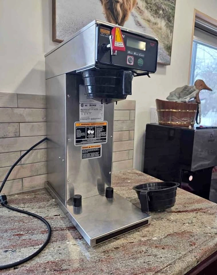 Bunn Axiom DV-APS Airpot Coffee Brewer With Dual Voltage