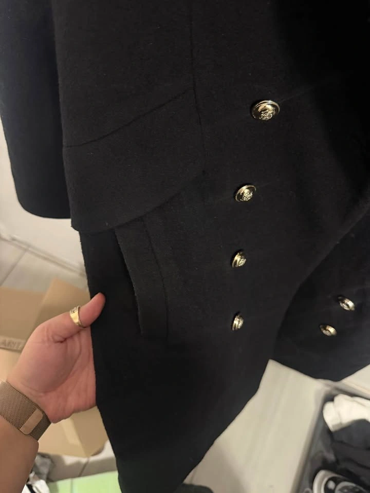 Black coat with gold buttons - photo 2