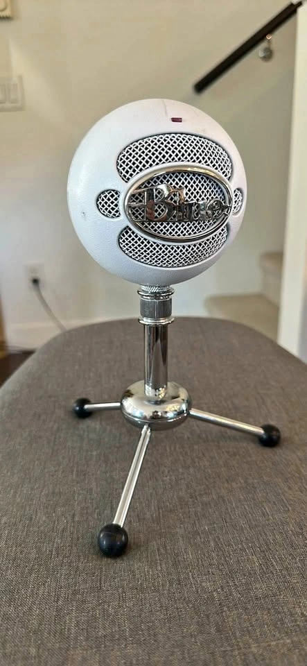 Blue Snowball Microphone - White