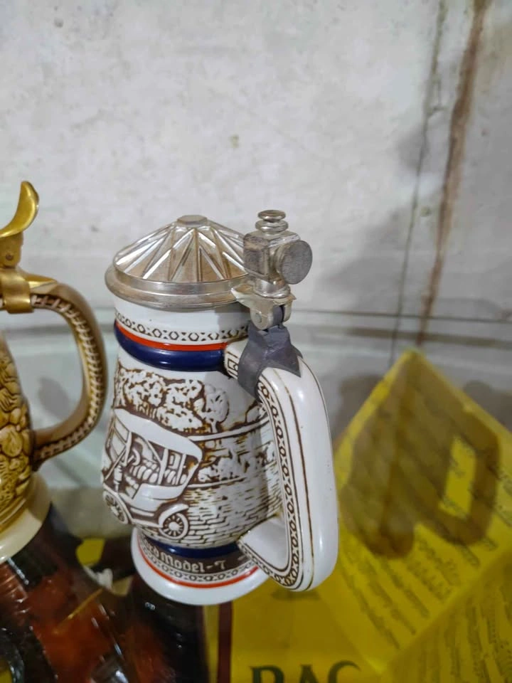 Vintage 80's Beer Stein Collectibles x2 - photo 3