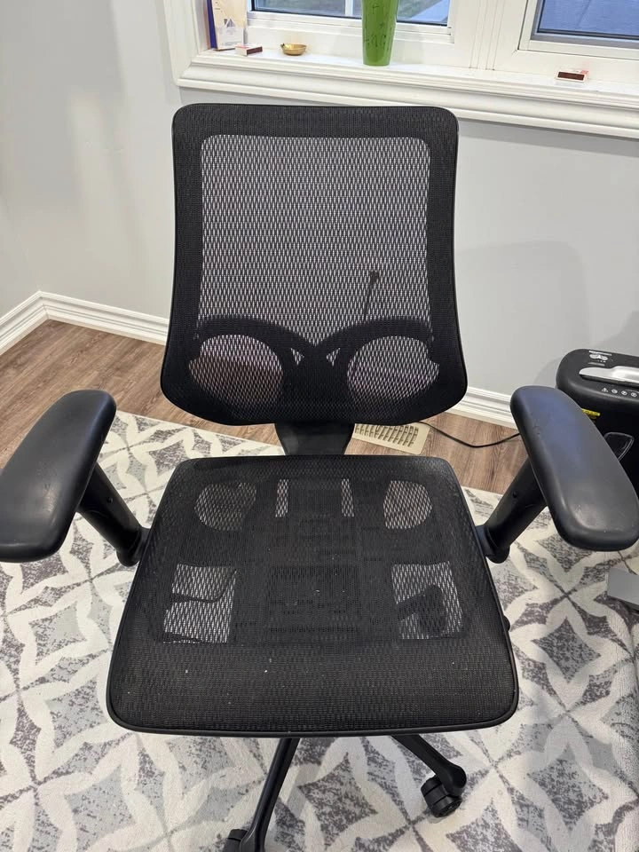 Fully mesh office chair - adjustable arm rests and up & down - photo 2