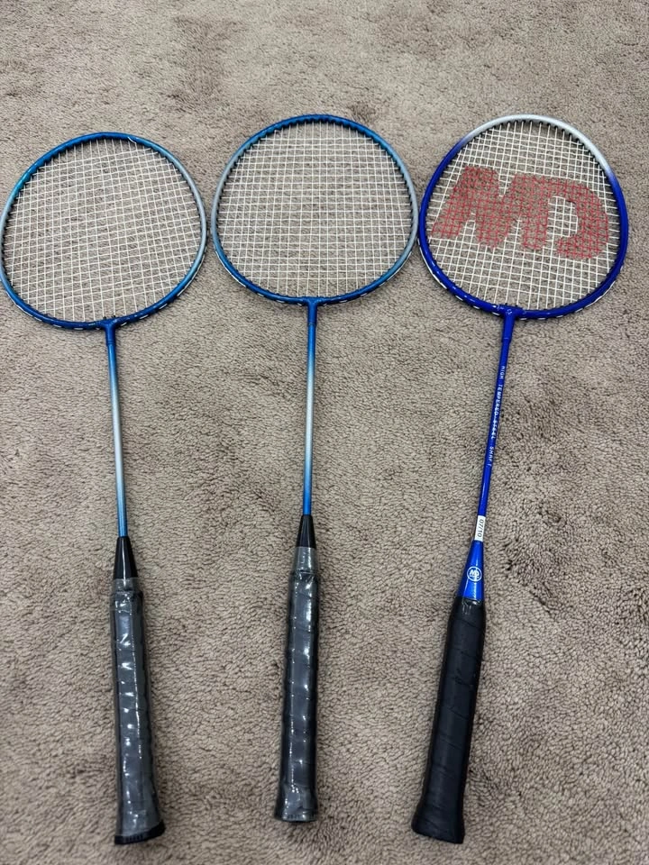Yonex Bag with 9 Rackets and 16 Shuttlecocks - photo 3