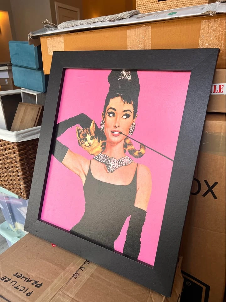 19x23 Breakfast at Tiffany’s Audrey Hepburn Framed Art - photo 2