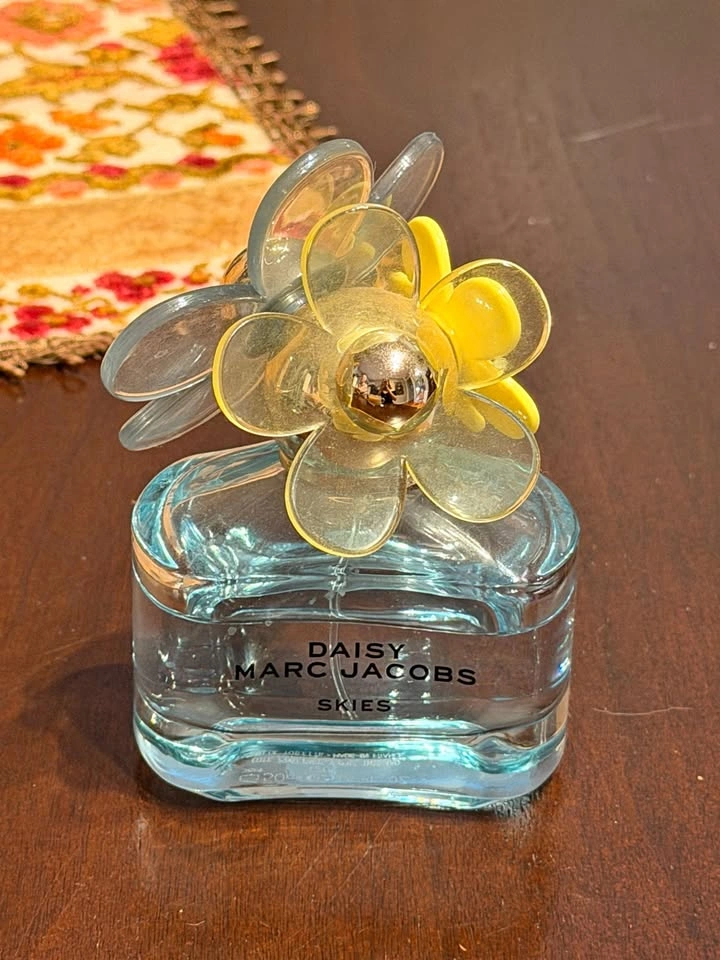 Marc Jacobs Daisy Skies Perfume - almost full