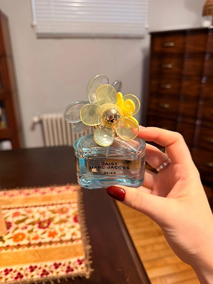 Marc Jacobs Daisy Skies Perfume - almost full - photo 2