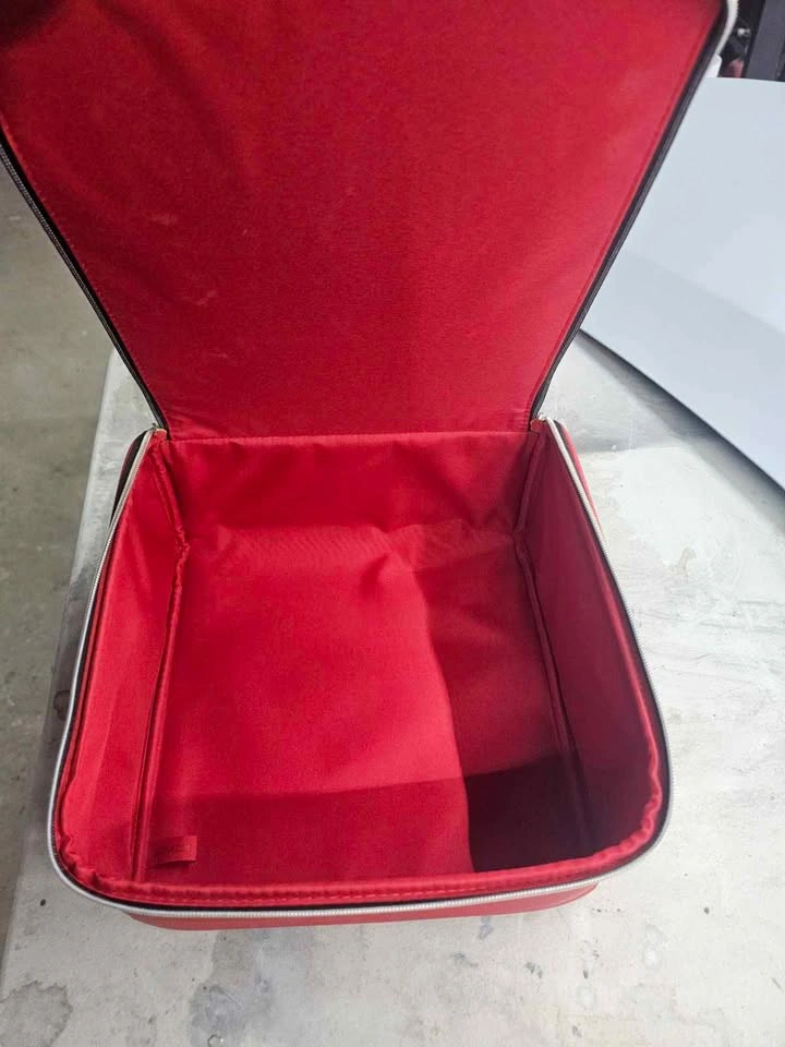 Red Cosmetic / Makeup Travel Case – Zippered - photo 2