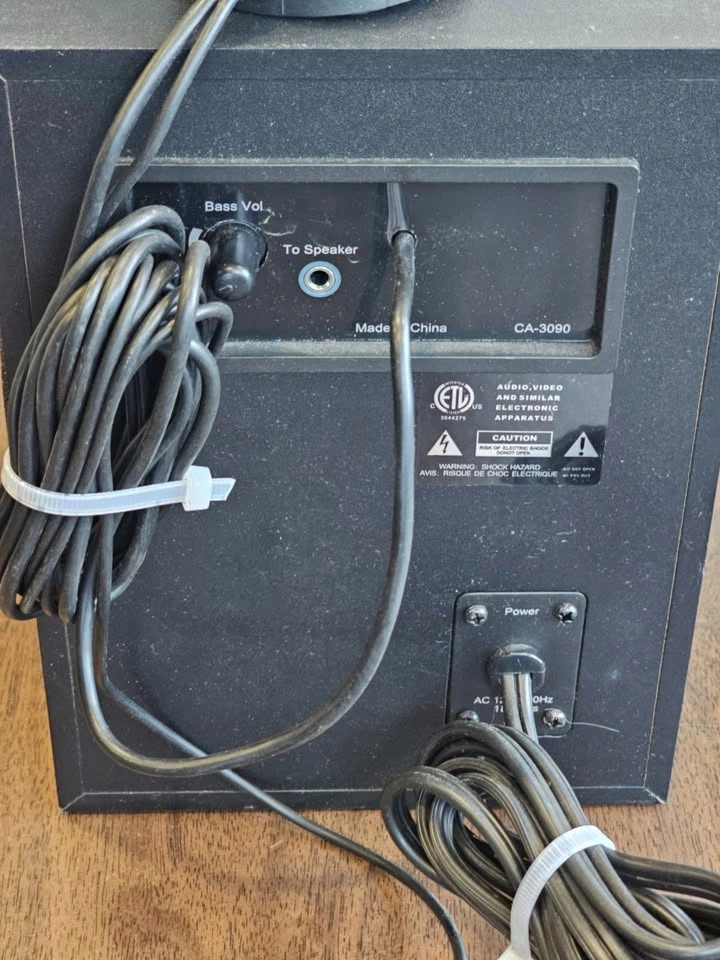 2.1 Computer Speaker System (Subwoofer + 2 Speakers) - photo 2
