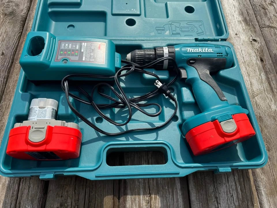 Makita drill - photo 2