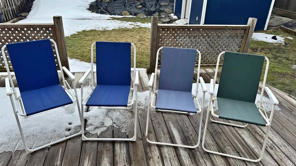 Outdoor chairs - All 4 for 40$