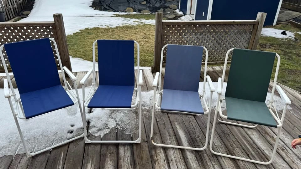 Outdoor chairs - All 4 for 40$ - photo 2