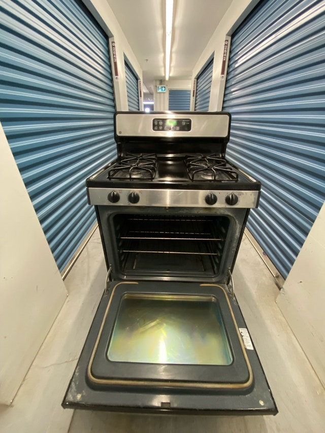 GE GAS STOVE AVAILABLE - photo 4