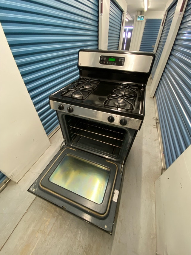 GE GAS STOVE AVAILABLE - photo 5