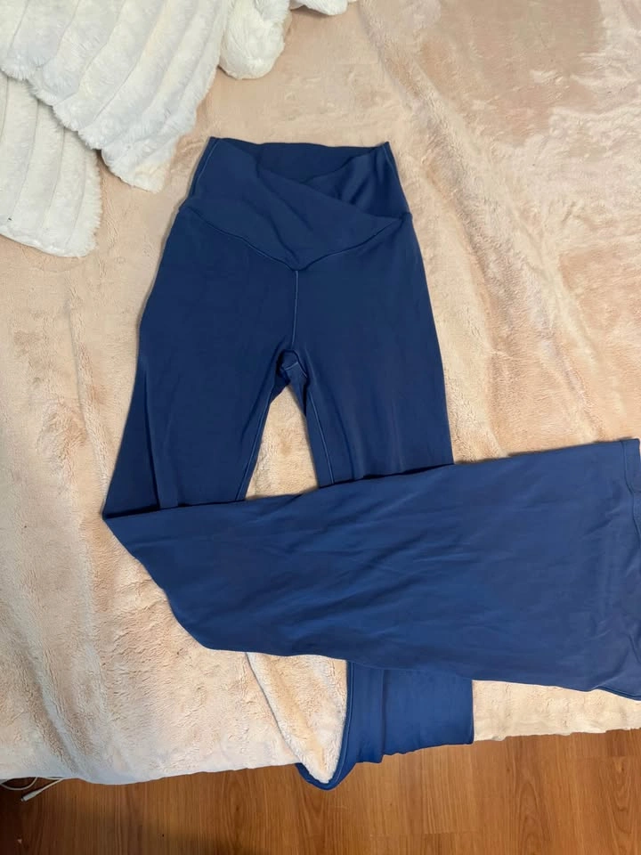 Clothes Lot - Garage/Aritzia/Lululemon/Old Navy - photo 4