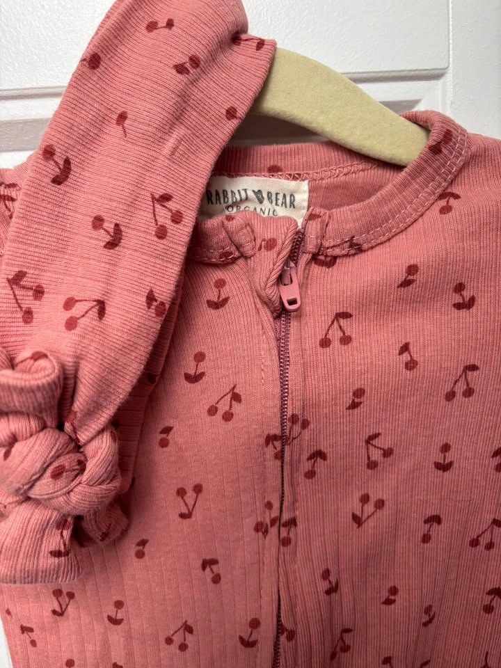EUC Organic Cotton Sleepers 9 months - photo 2