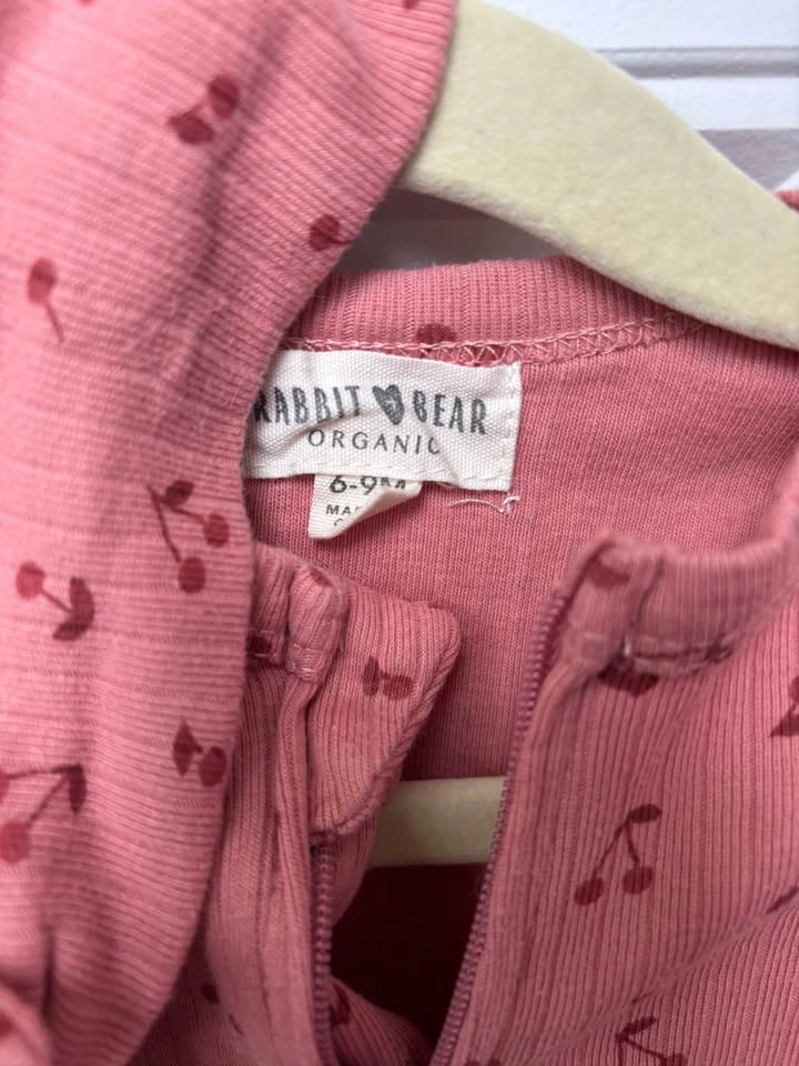EUC Organic Cotton Sleepers 9 months - photo 3