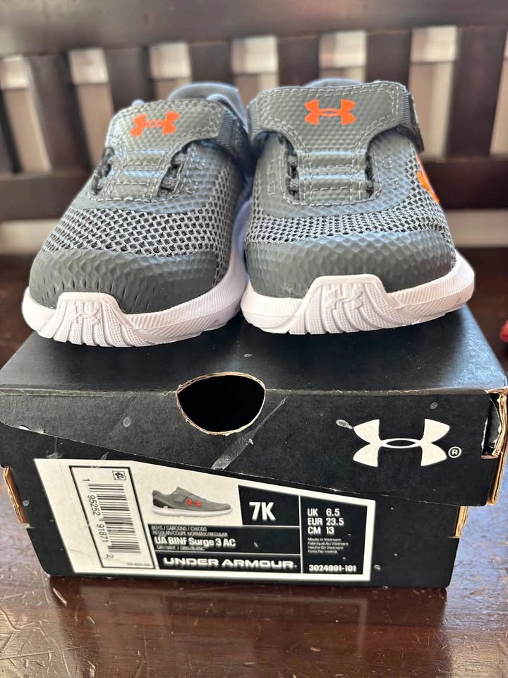 BNIB Under Armour toddler shoes C7