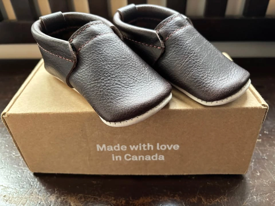 BNIB HeyFolks Soft Sole Shoes Size 5T - photo 3