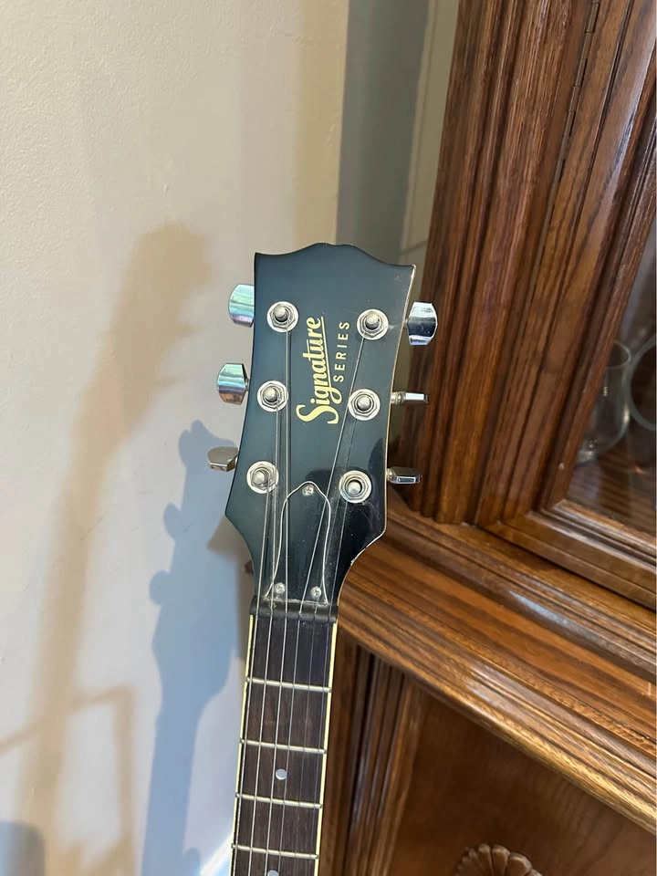 Gibson electric guitar - photo 2