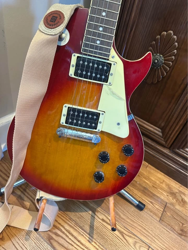 Gibson electric guitar - photo 3