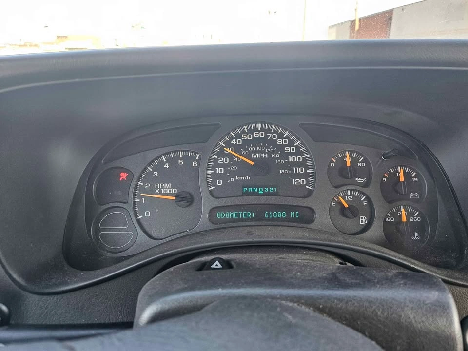 2003 Chevrolet Suburban 2500 LS Sport Utility 4D - photo 2