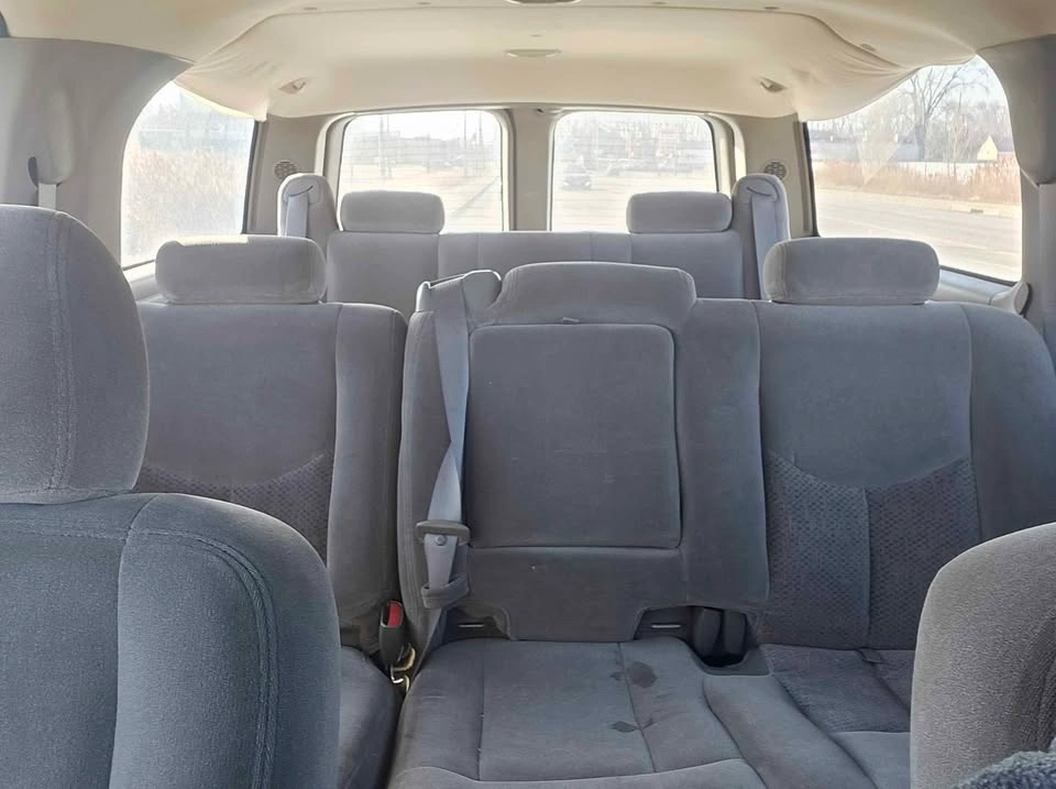 2003 Chevrolet Suburban 2500 LS Sport Utility 4D - photo 4