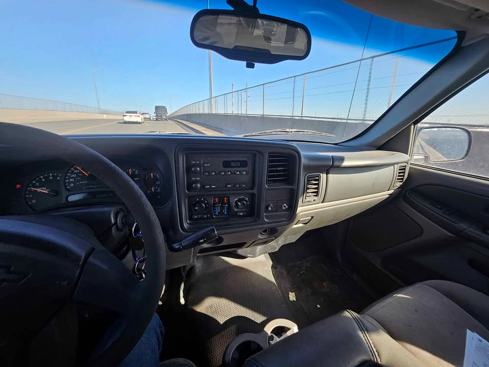 2003 Chevrolet Suburban 2500 LS Sport Utility 4D - photo 5