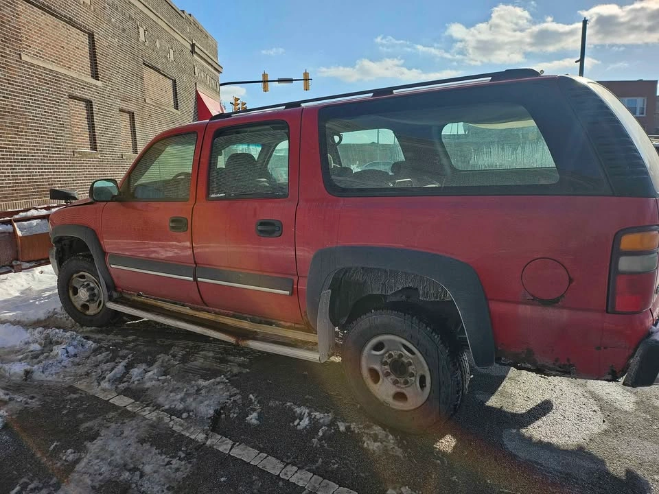 2003 Chevrolet Suburban 2500 LS Sport Utility 4D - photo 3