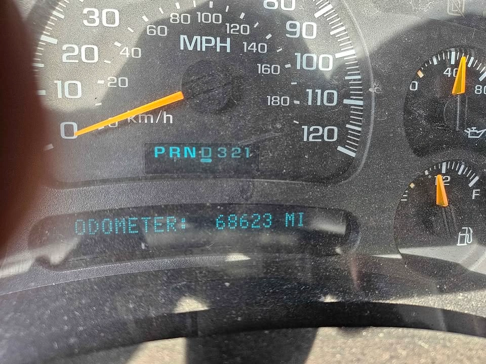 2003 Chevrolet Suburban 2500 LS Sport Utility 4D - photo 4