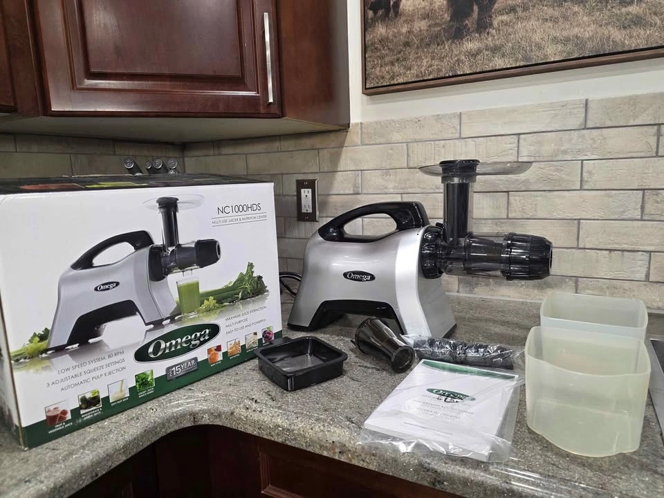 Omega Juicer Juice Extractor Nutrition System - Quiet 200-Watt - photo 2