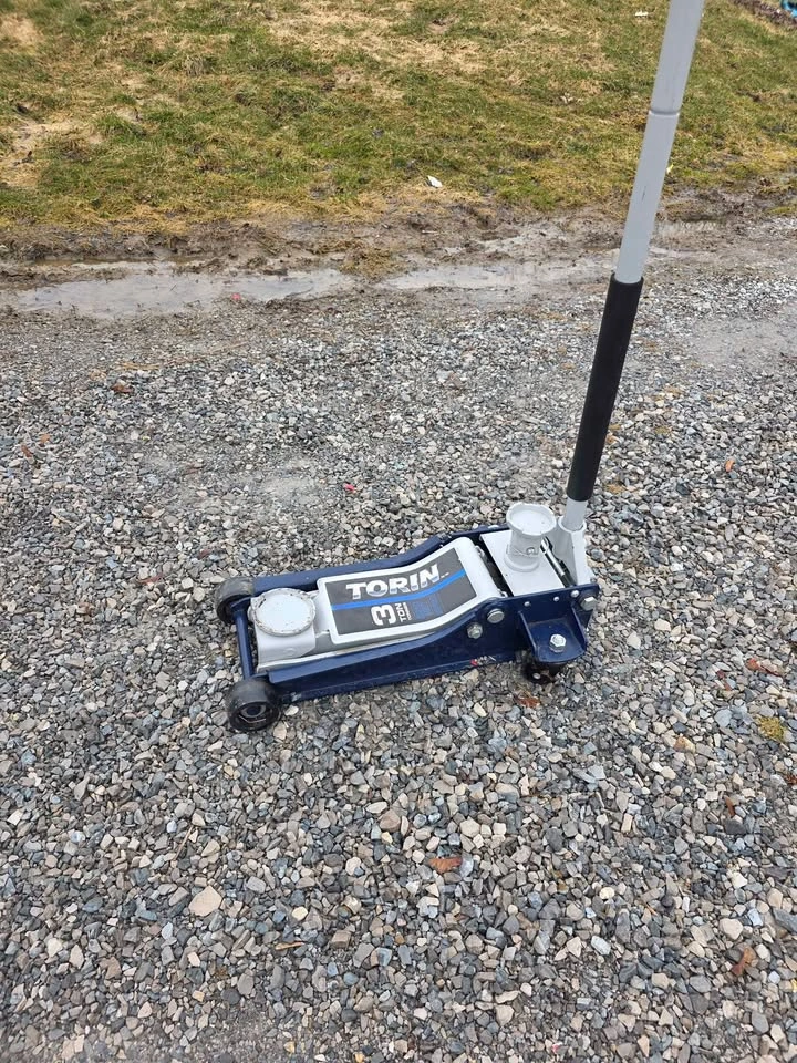 Torino 3-Ton Low Profile Automotive Jack - photo 5