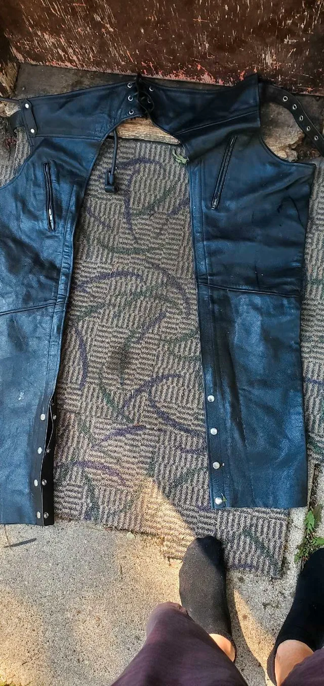 Iron Gear Black Leather Chaps image indicator(2)