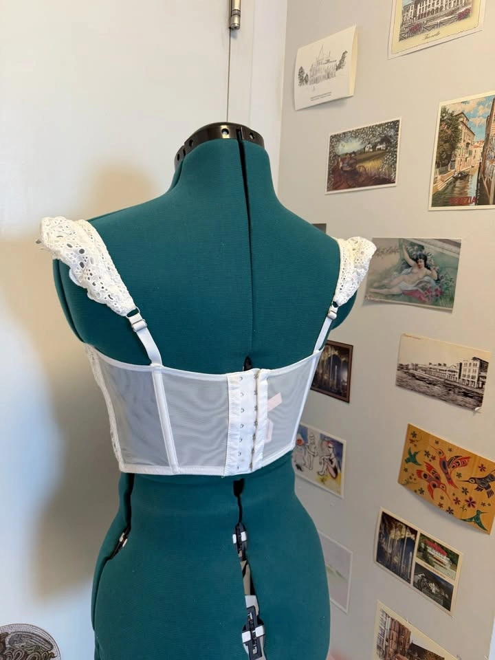 Victoria's Secret White Corset - Perfect Condition - photo 3
