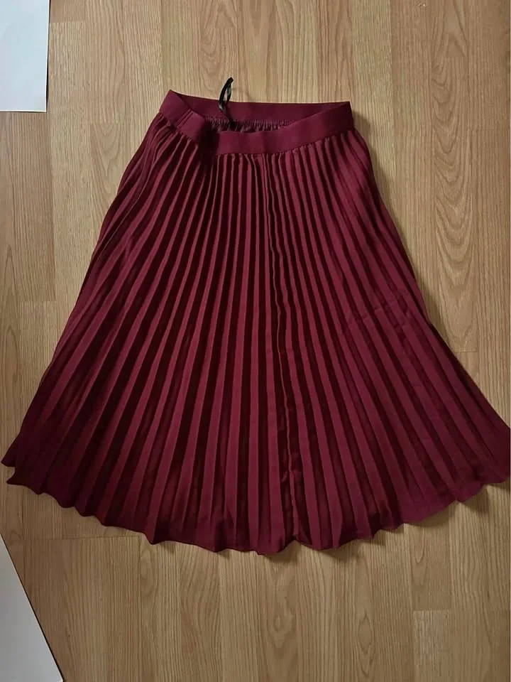 BNWT Grace Karin Pleated Skirt – Burgundy, Midi Length