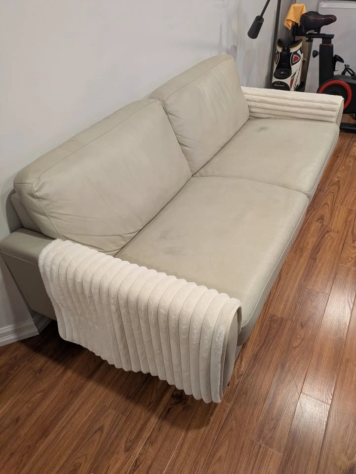 Love Seat in White 76W x 36D x 33H - photo 2