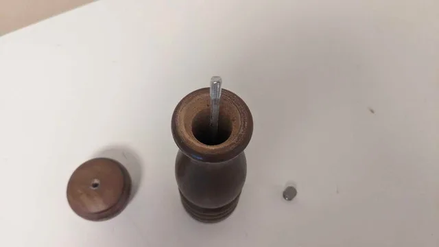 Wooden Pepper Grinder image indicator(2)