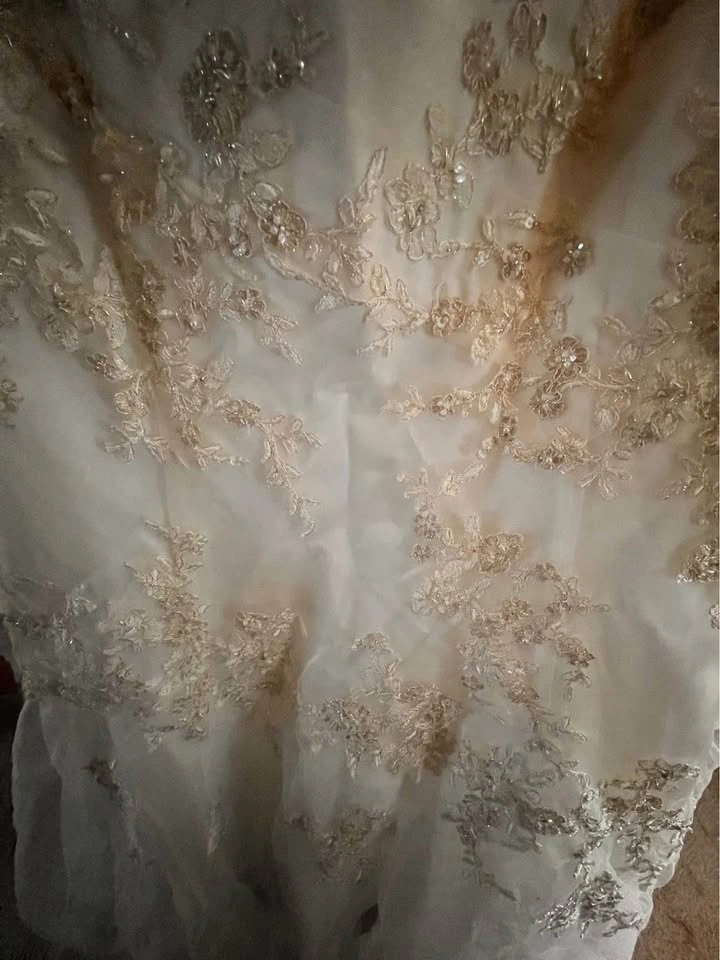 MOVING SELL-EVERYTHING MUST GO! BEST OFFER!! AS IS! Wedding Gown - photo 3