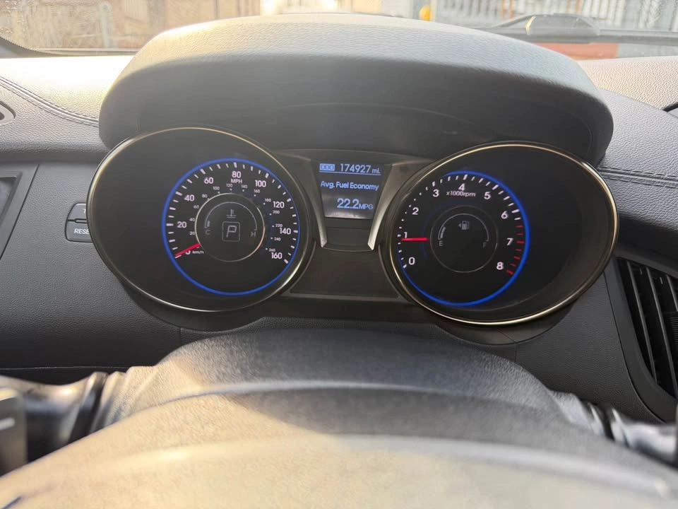 2013 Hyundai Genesis 2.0T Premium Coupe 2D - photo 3