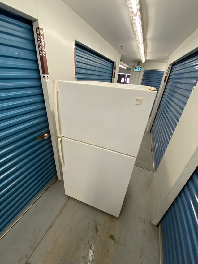 WHIRLPOOL TOP FREEZER FRIDGE