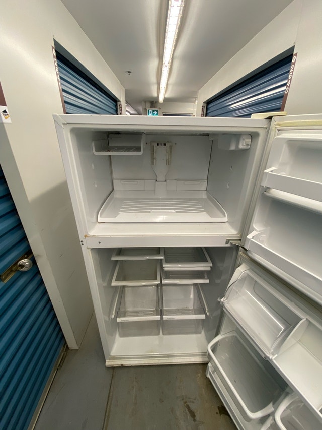 WHIRLPOOL TOP FREEZER FRIDGE - photo 4