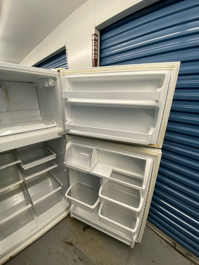 WHIRLPOOL TOP FREEZER FRIDGE - photo 5
