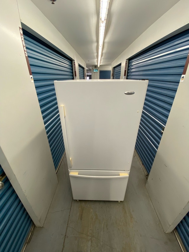 WHITE BOTTOM FREEZER FRIDGE - photo 3