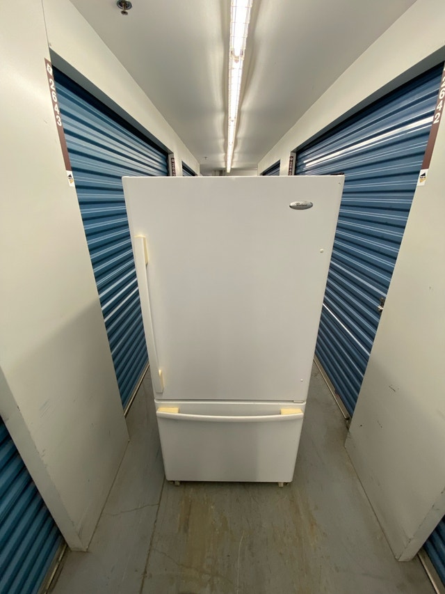 WHITE BOTTOM FREEZER FRIDGE - photo 4