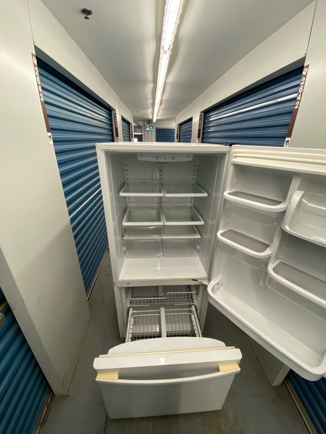 WHITE BOTTOM FREEZER FRIDGE - photo 5