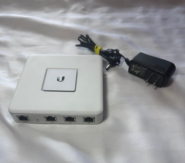 Unifi-Router USG-3P - photo 4
