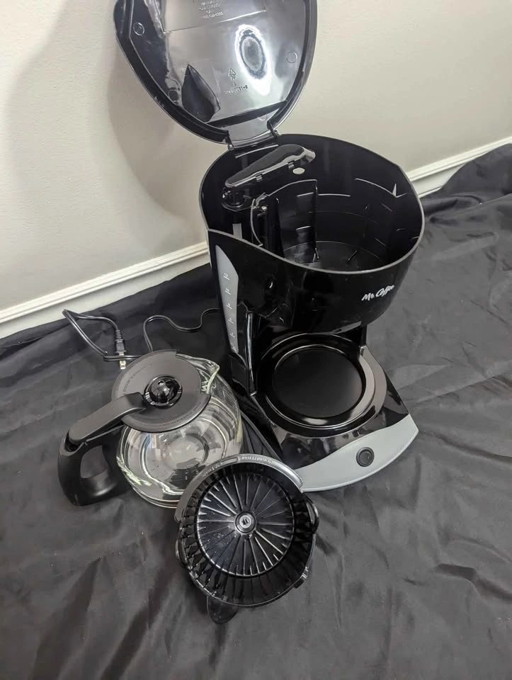 Mr. Coffee Black 12 Cups Coffee Maker - Like New - photo 4