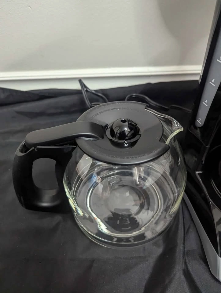 Mr. Coffee Black 12 Cups Coffee Maker - Like New - photo 5
