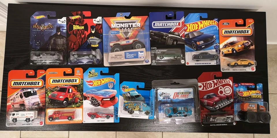 LOT- Hot Wheels Matchbox Miniso Die-Cast (33 Items) - photo 3