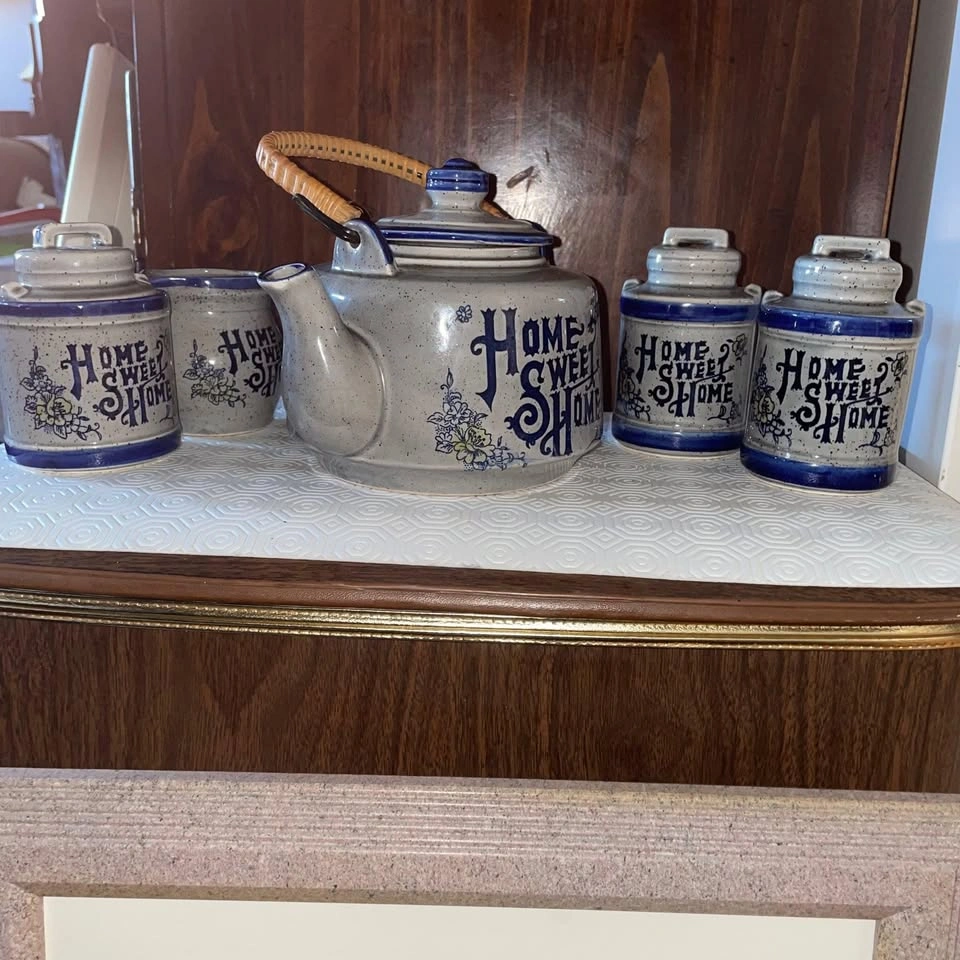 Vintage 19pc 1970s Ceramic Tea Set
